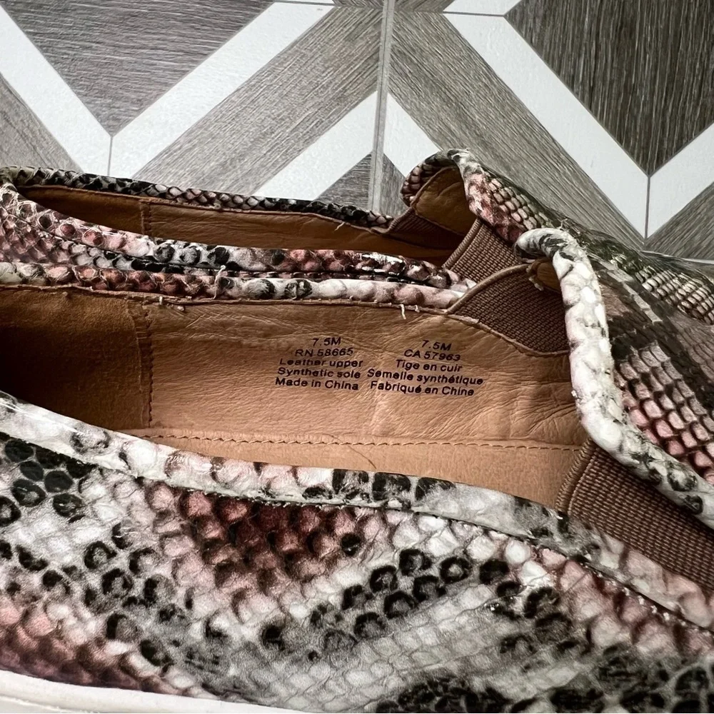 Halogen Baylee platform snake skin shoes size 7.5